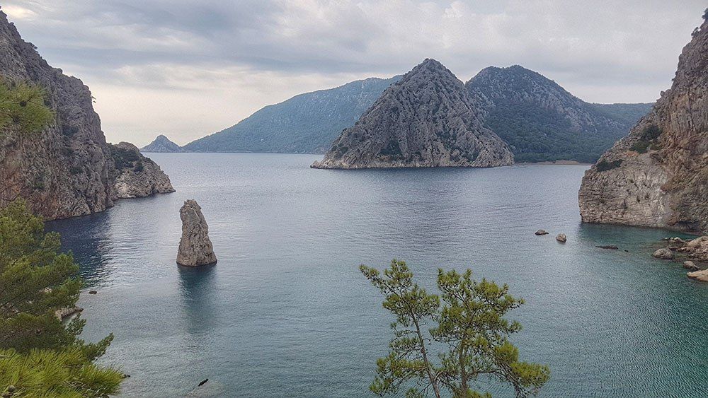 Yolun bittiği yerde karşınıza çıkan doğa harikası Sazak Koyu.