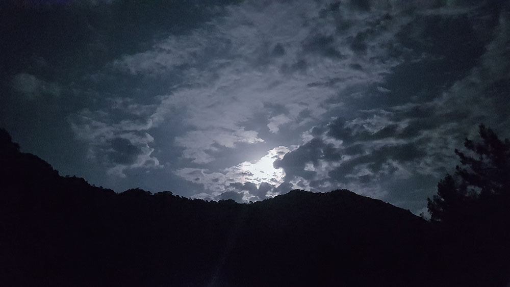 Yolun bittiği yerde karşınıza çıkan doğa harikası Sazak Koyu.