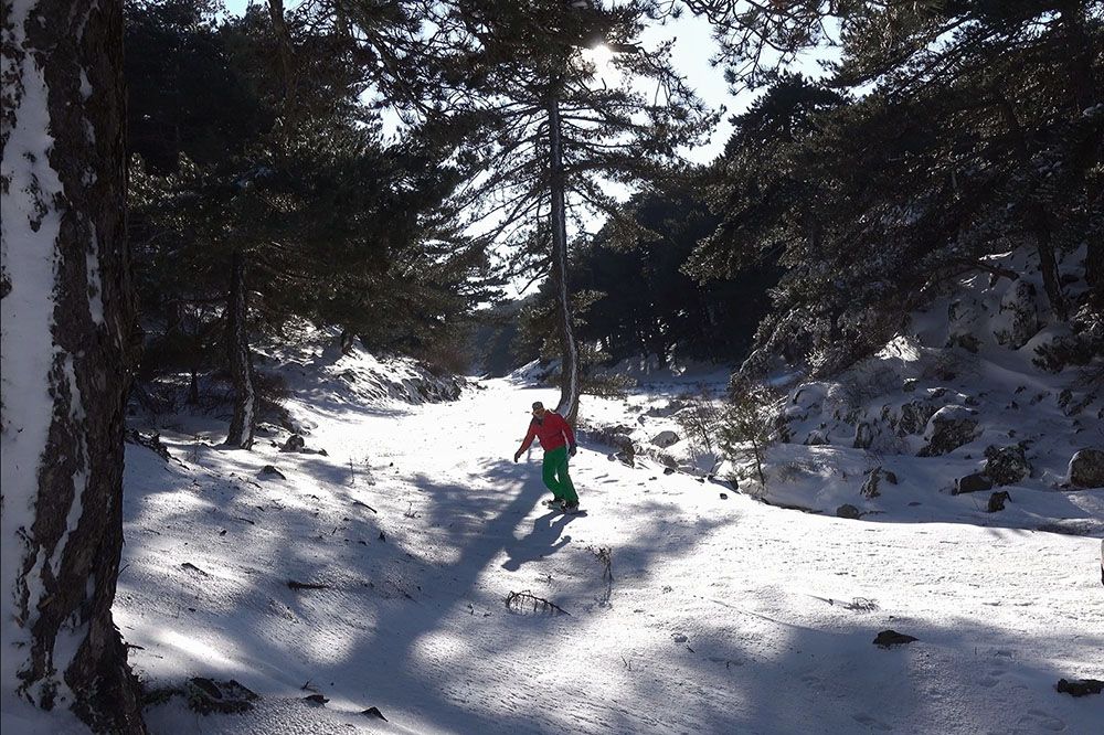 Kar yağınca bambaşka bir güzelliğe bürünen harika bir dağ Spil Dağı.